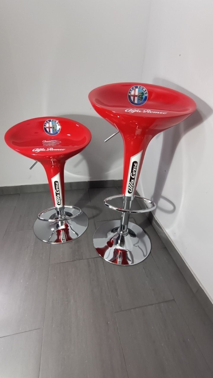 2 Alfa Romeo Stools
