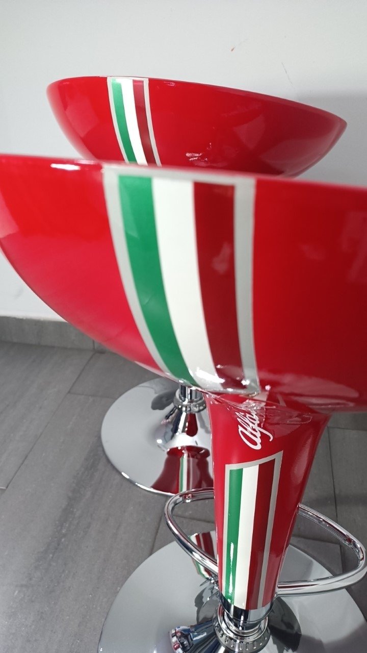 2 Alfa Romeo Stools