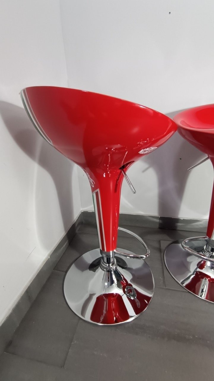 2 Alfa Romeo Stools
