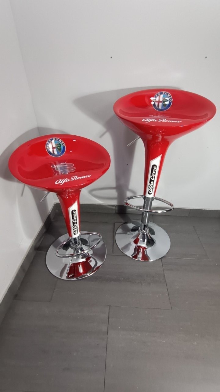 2 Alfa Romeo Stools