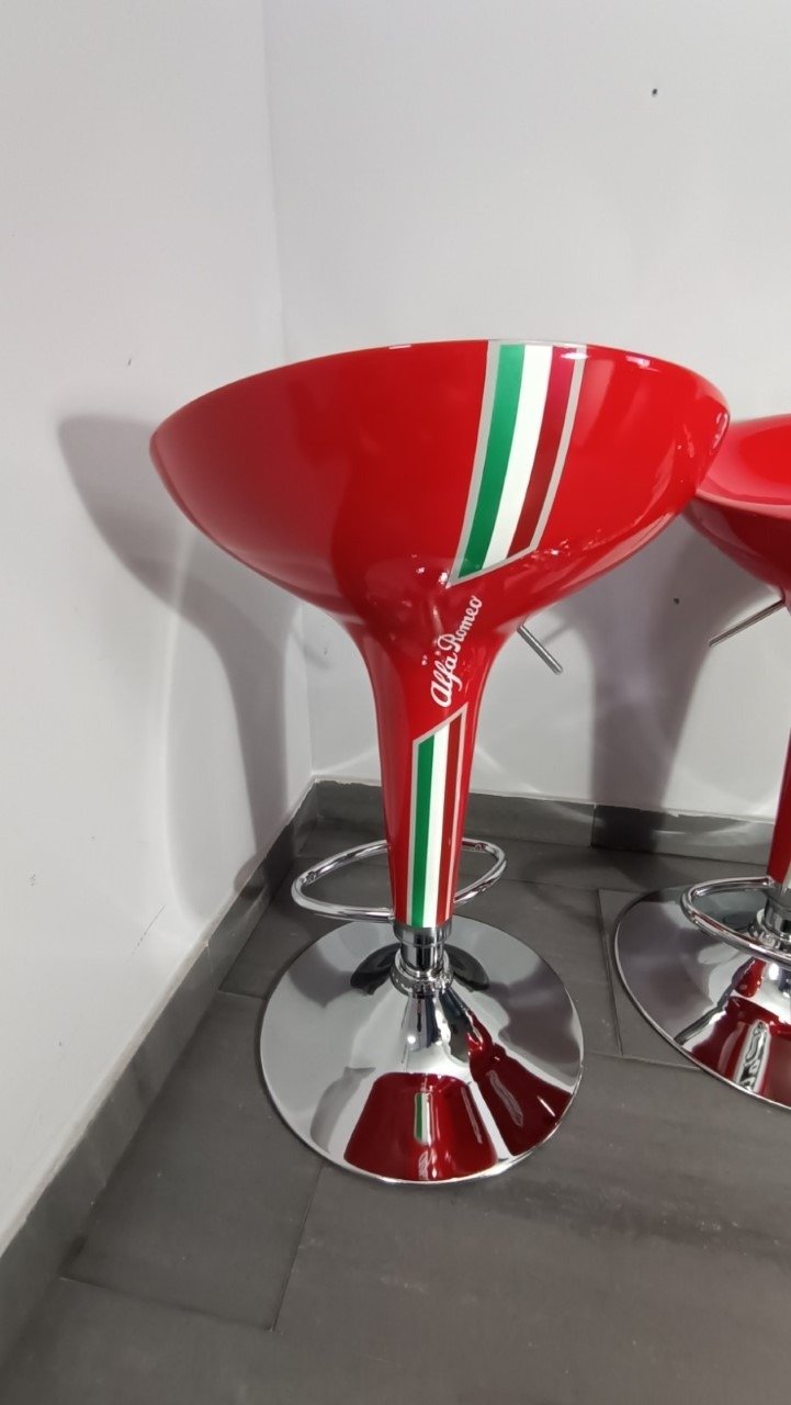 2 Alfa Romeo Stools