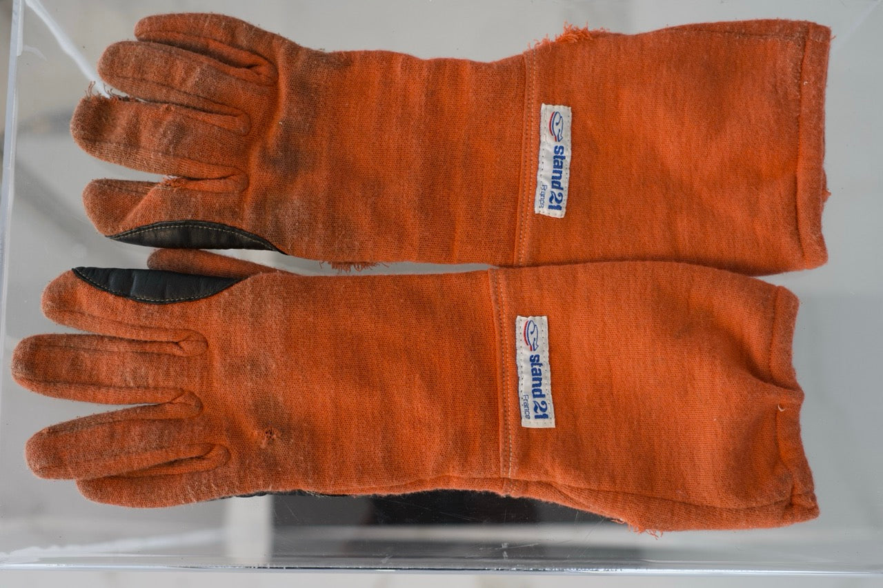 1984 Ayrton Senna Stand 21 used gloves signed