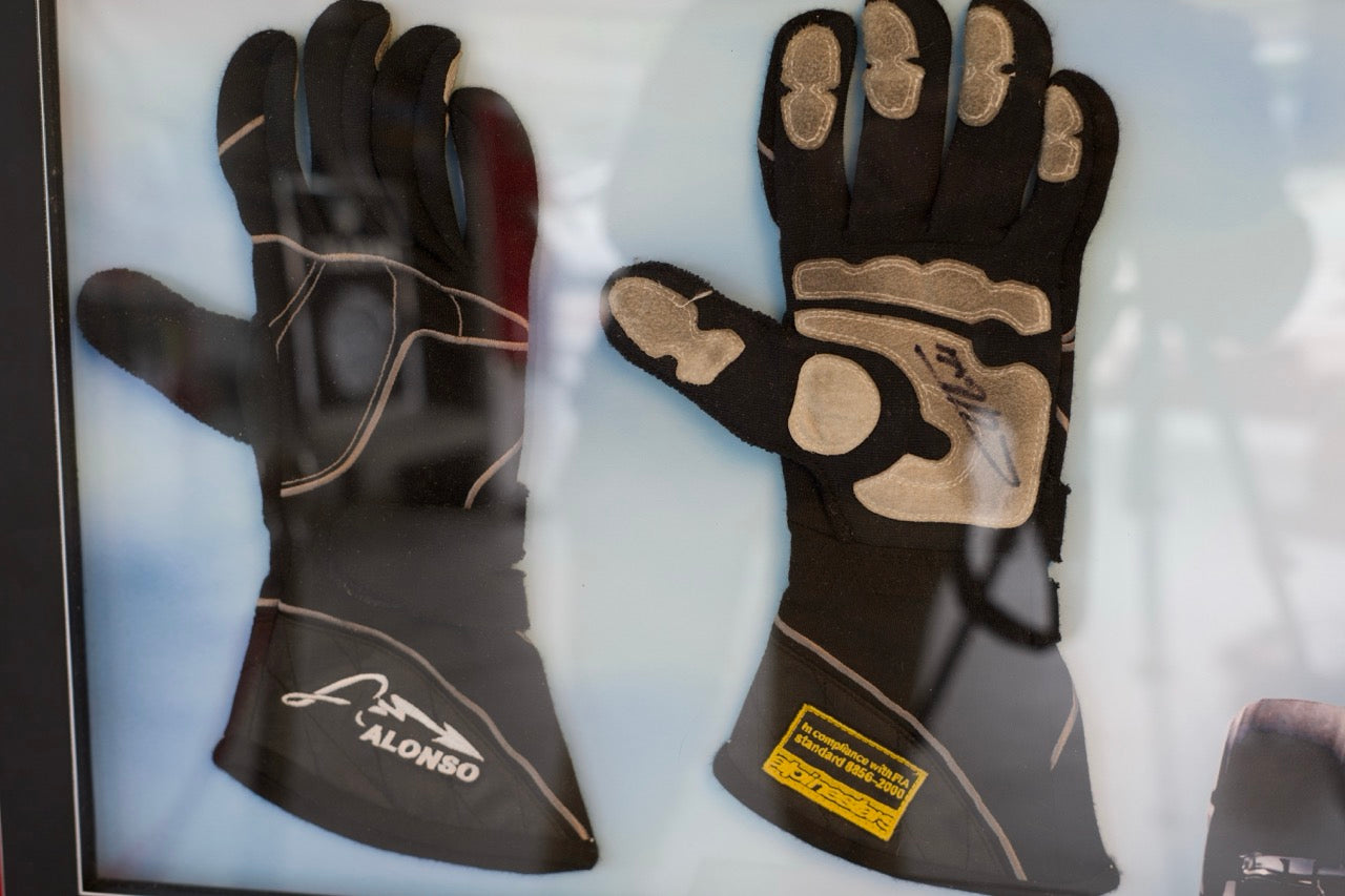 2016 Fernando Alonso gloves race used gloves signed