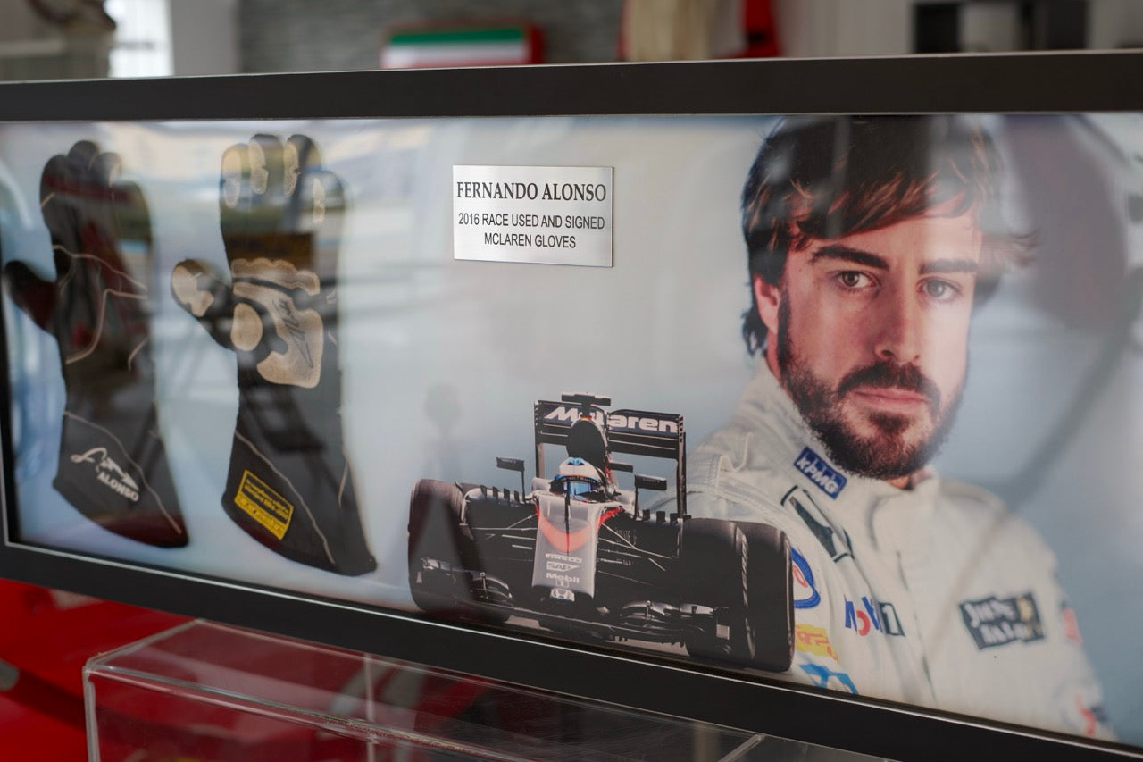 2016 Fernando Alonso gloves race used gloves signed
