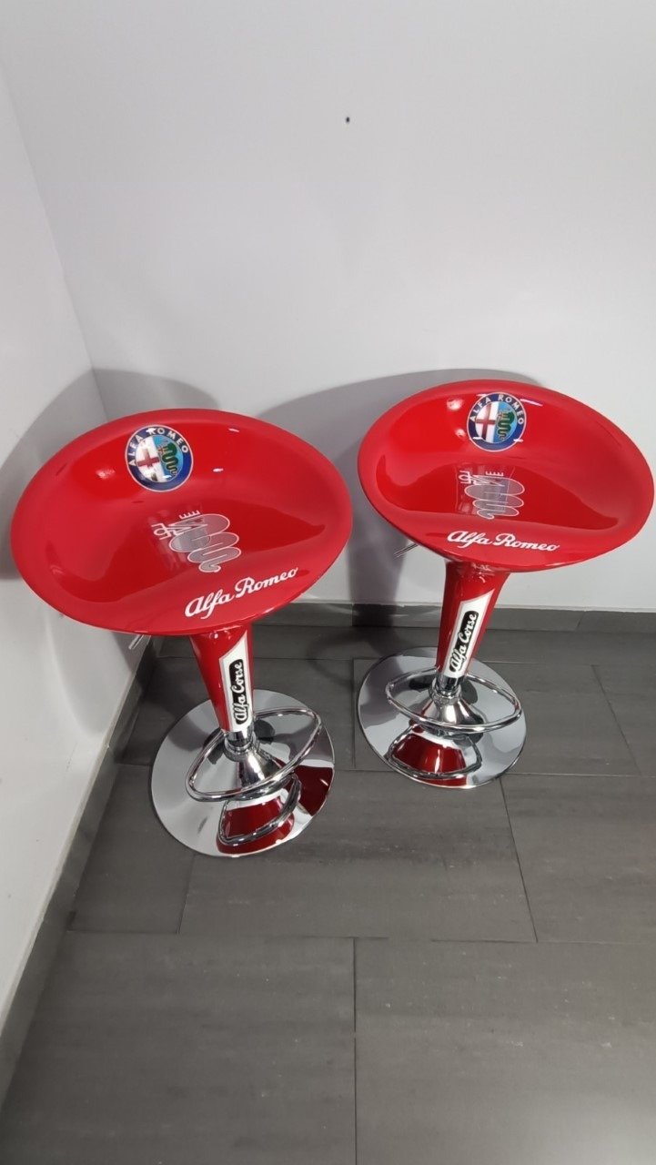 2 Alfa Romeo Stools