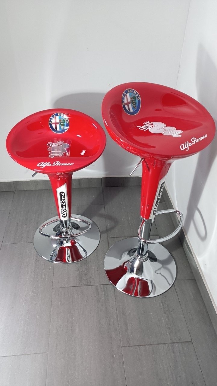 2 Alfa Romeo Stools