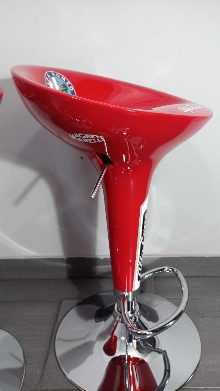 2 Alfa Romeo Stools