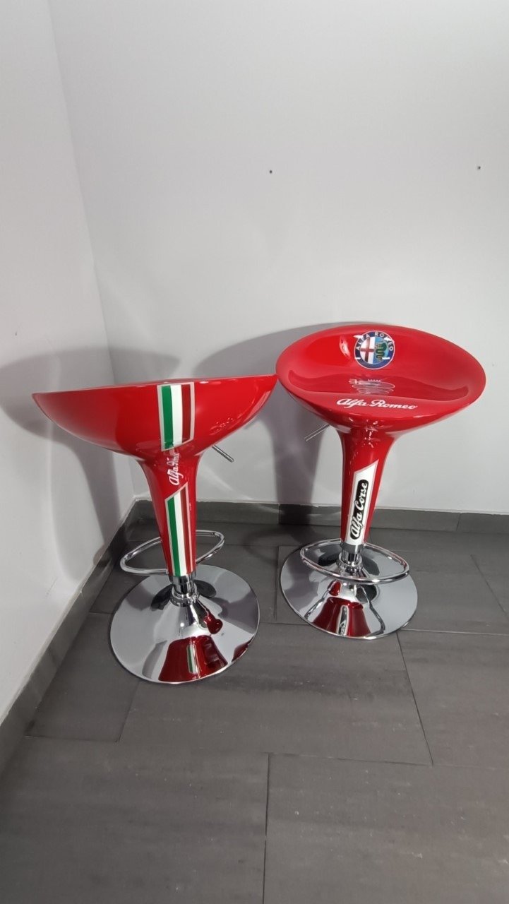 2 Alfa Romeo Stools