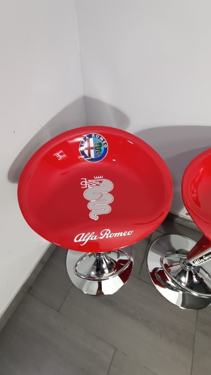 2 Alfa Romeo Stools