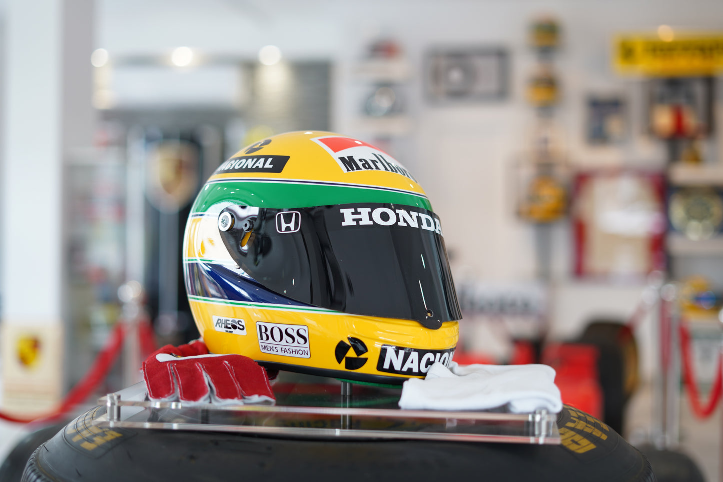 Ayrton Senna McLaren-Honda Replica Display Set