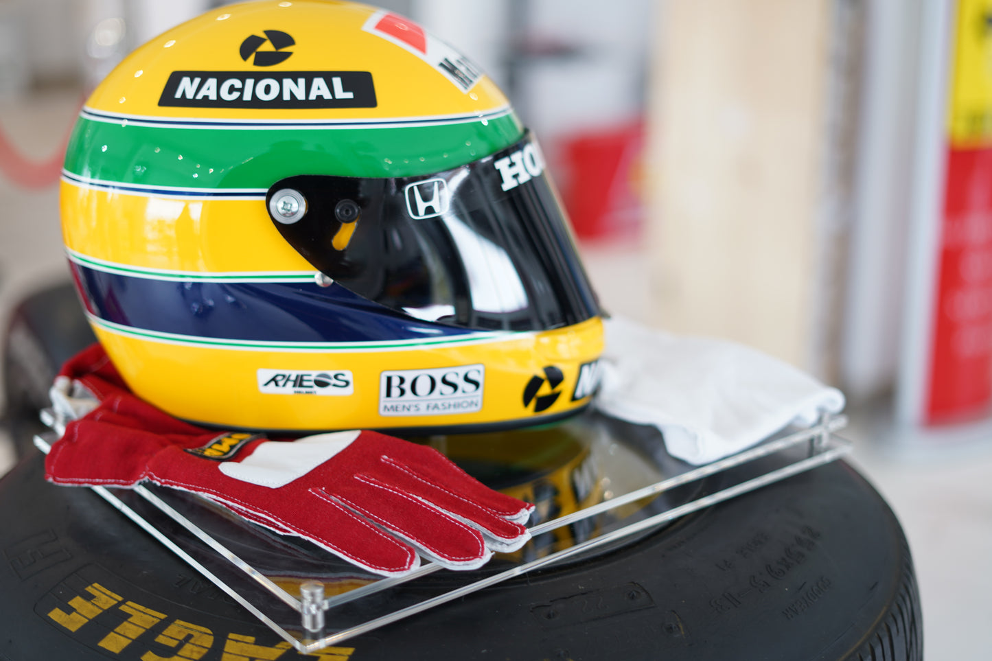Ayrton Senna McLaren-Honda Replica Display Set