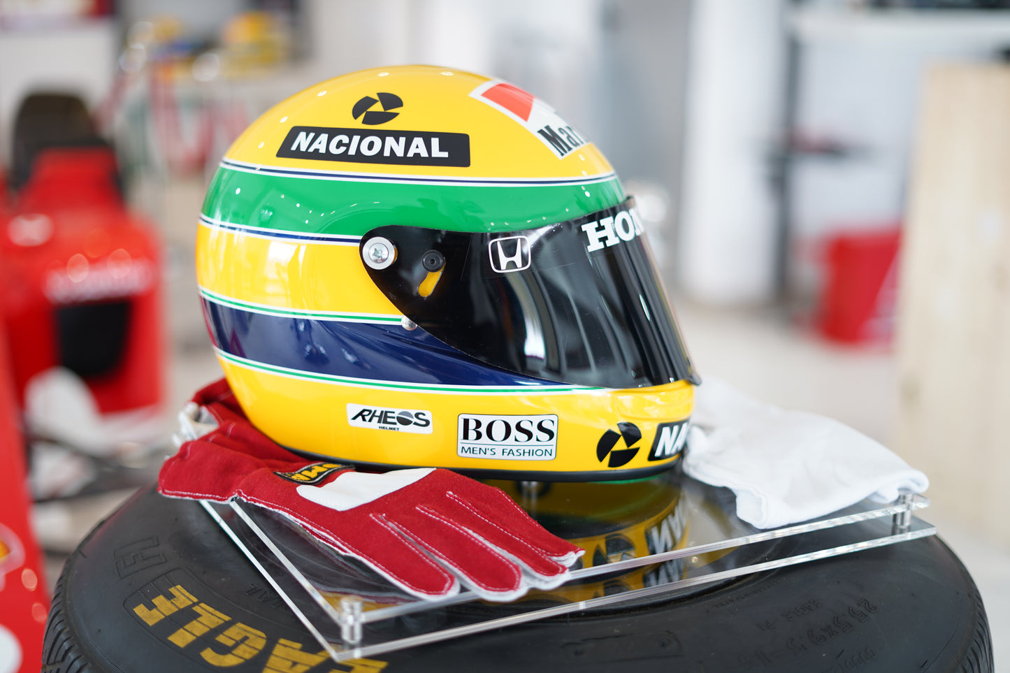Ayrton Senna McLaren-Honda Replica Display Set