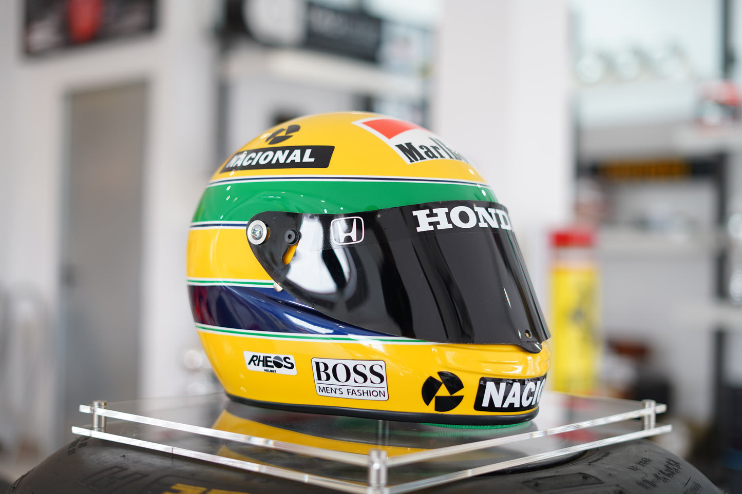 Ayrton Senna McLaren-Honda Replica Display Set