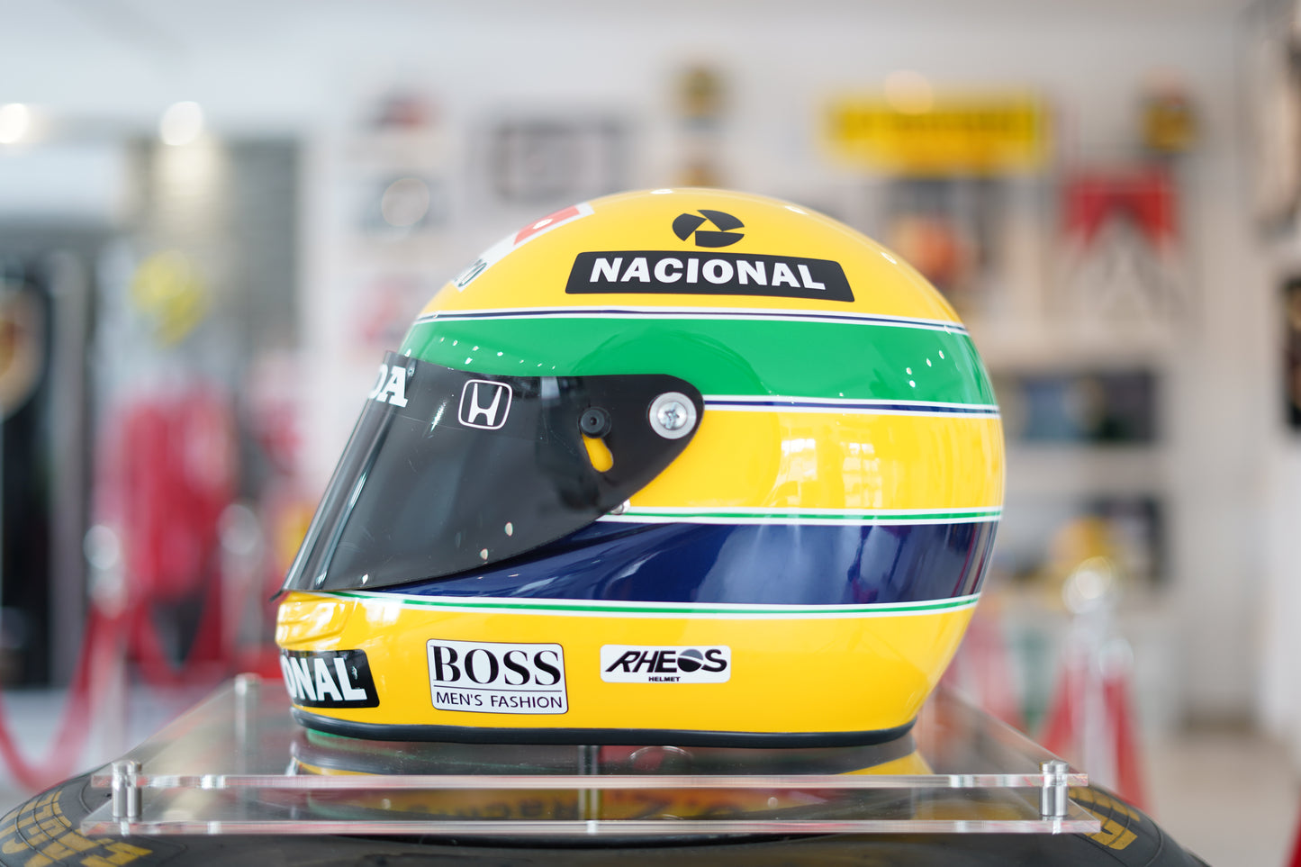 Ayrton Senna McLaren-Honda Replica Display Set