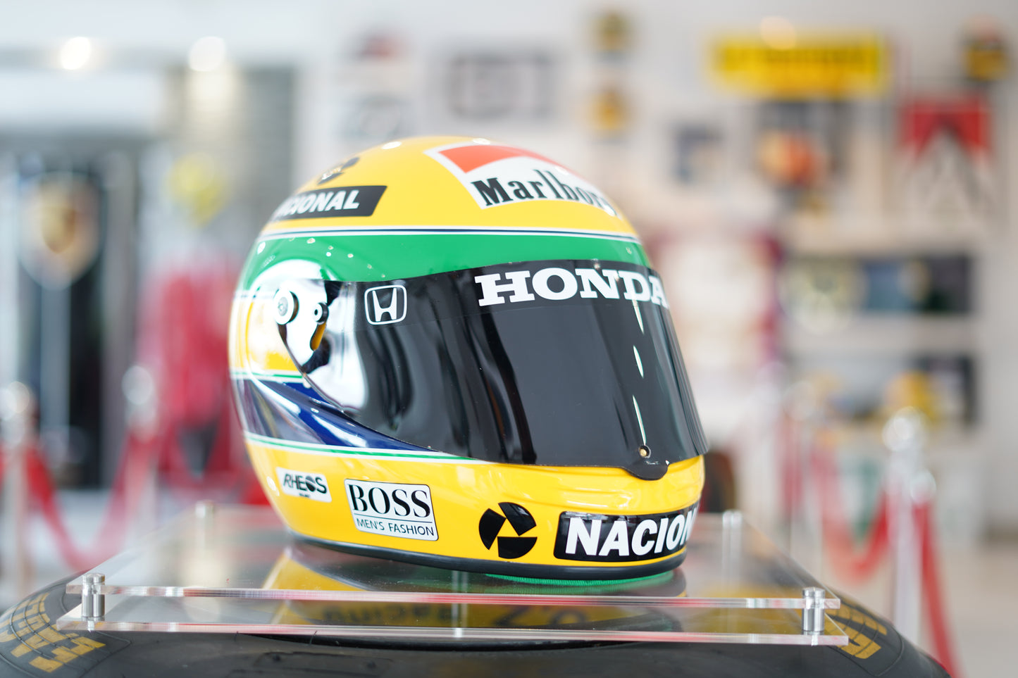 Ayrton Senna McLaren-Honda Replica Display Set