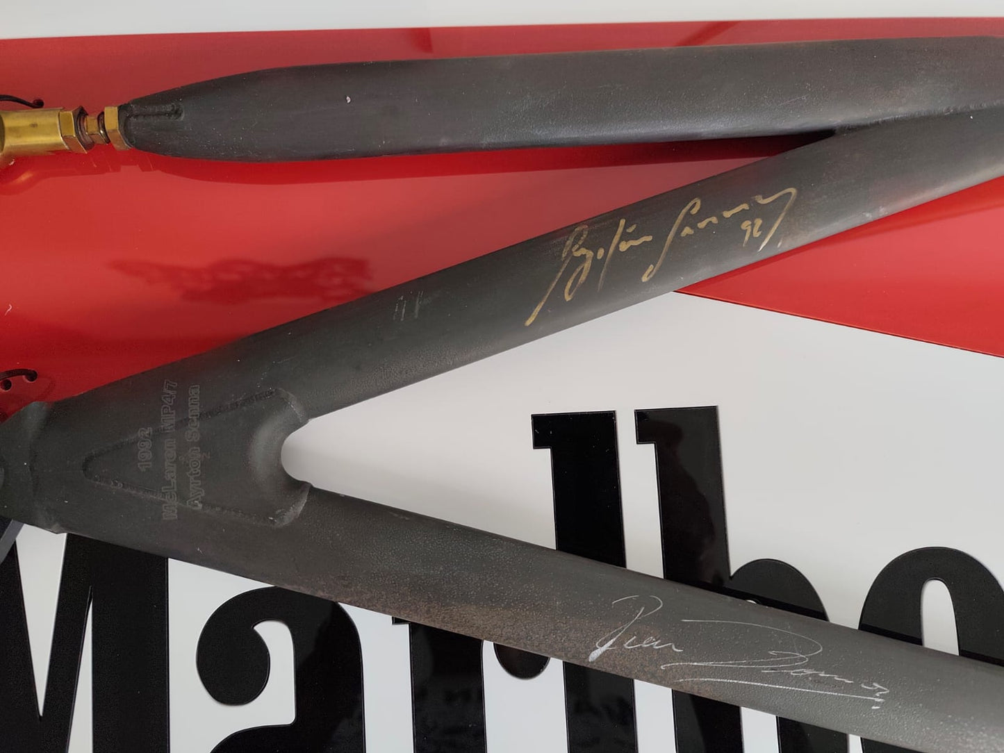 1992 Ayrton Senna wishbone Honda MP4 / 7 signed